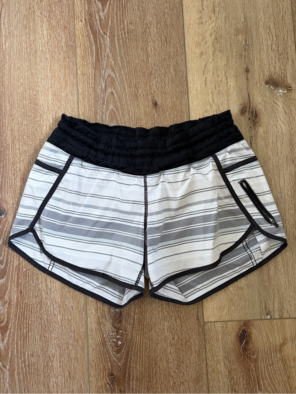 Lululemon Women’s Striped Performance Shorts - Black Waist